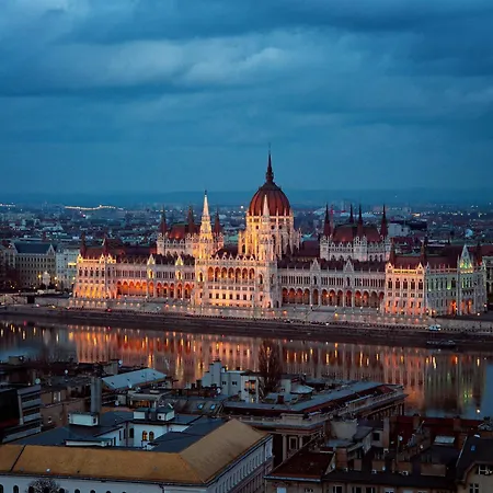 Akacfa43 By Bqa * Budapest